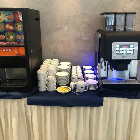 Отель Hotel Marzia Con Piscina