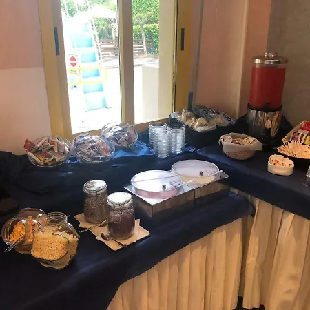 Hotel Marzia Con Piscina 3* Риччоне