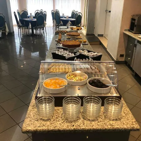 Hotel Marzia Con Piscina 3* Риччоне