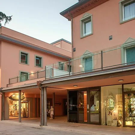 Metropol Ceccarini - Luxury Aparthotel Riccione