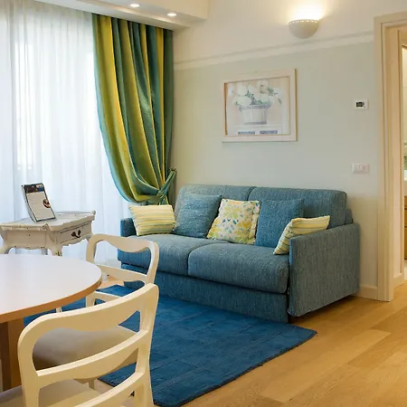 Lungomare - Charming Aparthotel Riccione