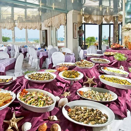 Des Nations - Vintage Sul Mare 4* Riccione