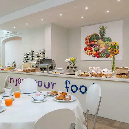 Pierre Hotel 3*