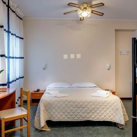Pierre Hotel 3*