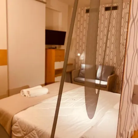 ホテル Hotel Montecarlo - Vista Mare Con Piscina & Area Fitness