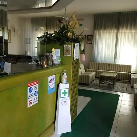 Esedra Hotel 2*
