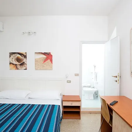 Helios Hotel 2*