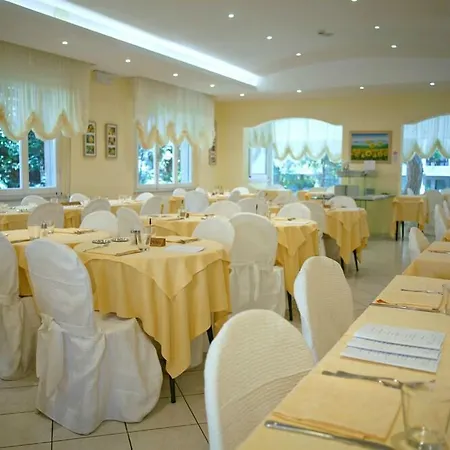 Cannes - In Pieno Centro Riccione