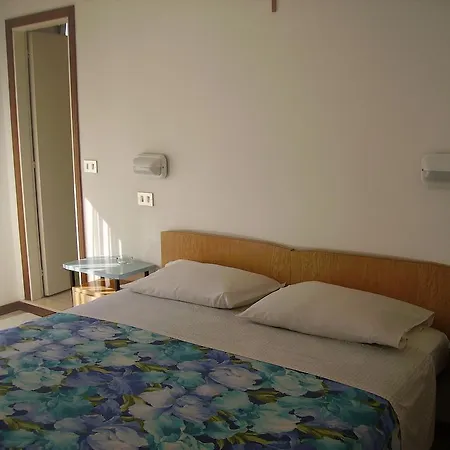 Tua Hotel *