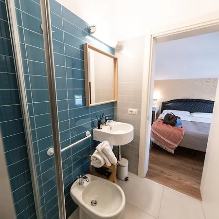Kiss Hotel
