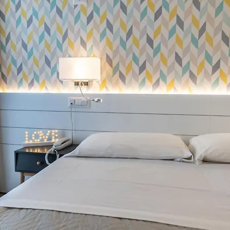 Kiss Hotel 2*