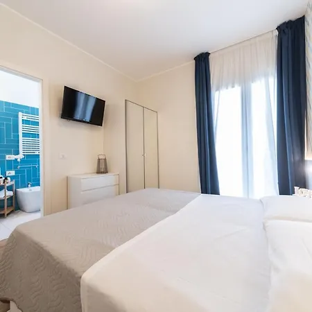 Kiss Hotel