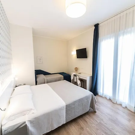 Kiss Hotel 2*