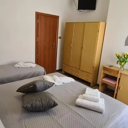 Astoria Hotel *
