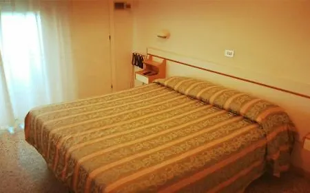Moresco - Piscina Village Hotel