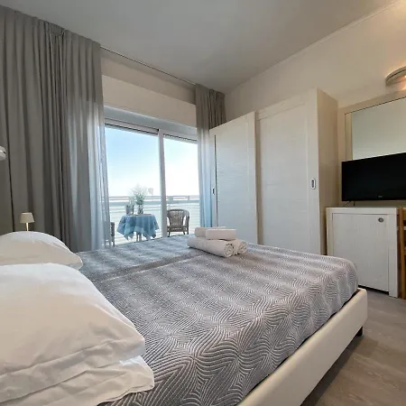 Club Hotel 3*