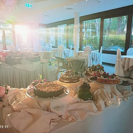 Hotel Garisenda -b&b&brunch In Centro A Riccione- 3*