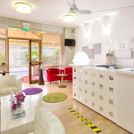 Condor - Con Piscina Hotel Riccione