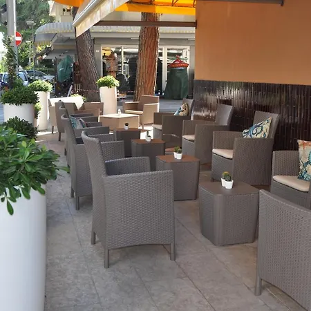 Susy - Ambienti Rinnovati 2022 - Direttamente Su Viale Dante E A Due Passi Dal Mare Hotel 2*