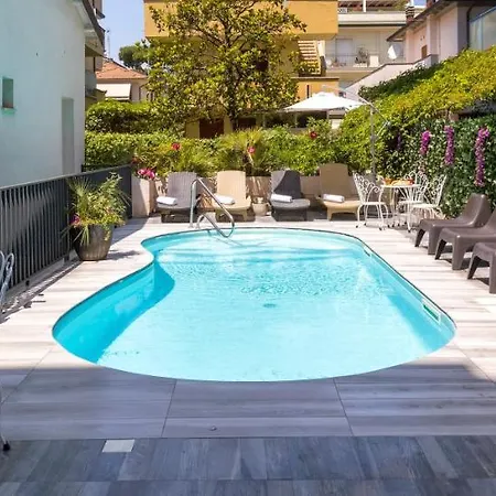 Condor - Con Piscina Hotel 2*
