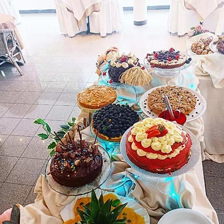 Garisenda -b&b&brunch In Centro A Riccione- 3* Riccione