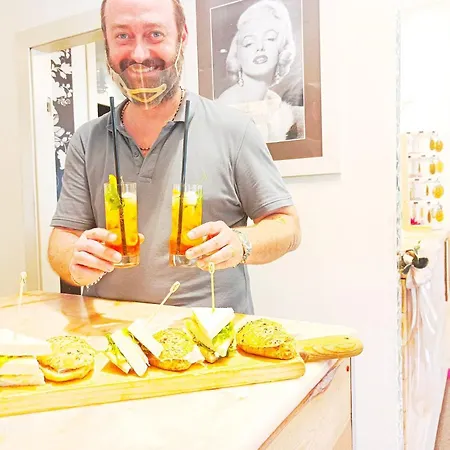 Garisenda -b&b&brunch In Centro A Riccione- Hotel