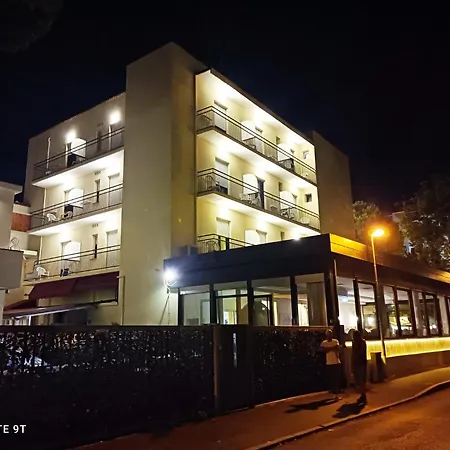 Garisenda -b&b&brunch In Centro A Riccione- Hotel 3*
