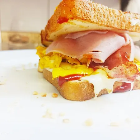 Garisenda -b&b&brunch In Centro A Riccione-