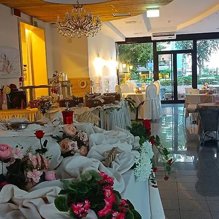 Garisenda -b&b&brunch In Centro A Riccione-