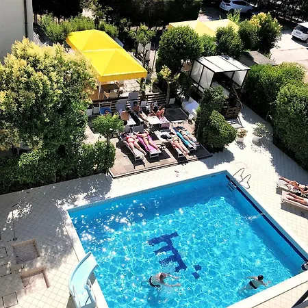 호텔 Marzia Con Piscina