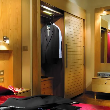 Abner's 4*