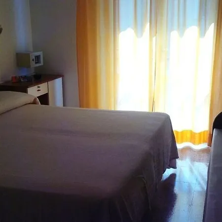 Hotel Trocadero 2*