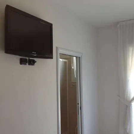 Trocadero Hotel 2*
