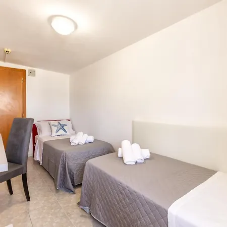 Condor - Con Piscina Hotel 2*