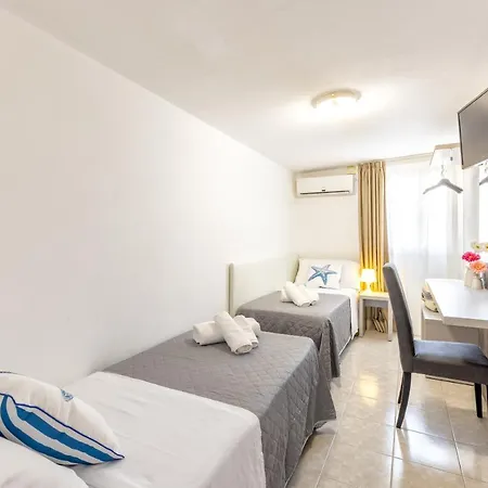 Hotel Condor - Con Piscina 2*