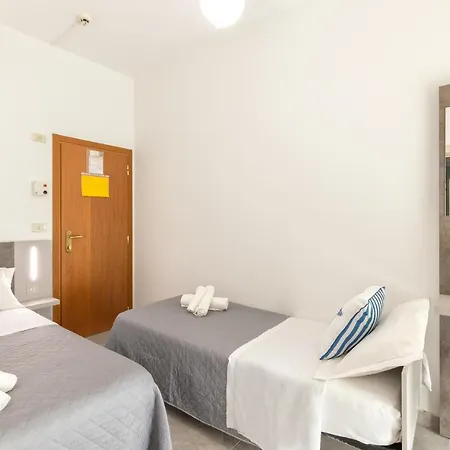 Hotel Condor - Con Piscina 2*