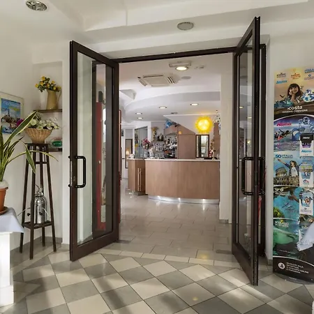 Luana Hotel