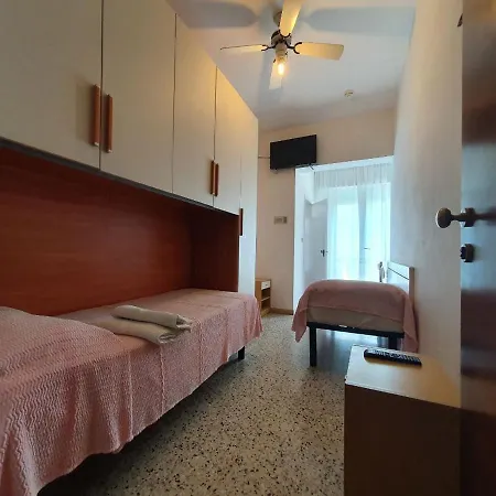 Moresco - Piscina Village ホテル 2*
