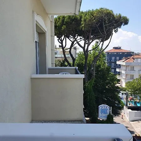 Moresco - Piscina Village ホテル 2*