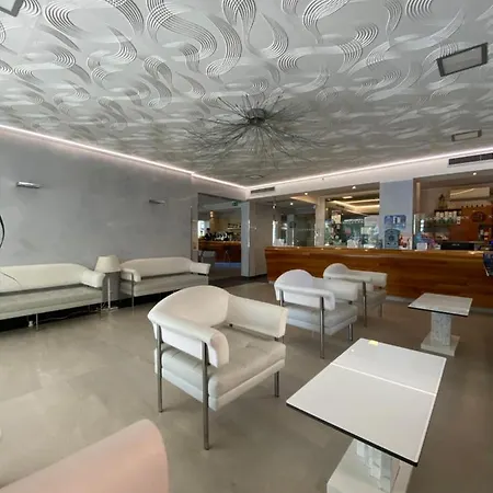 Club Hotel