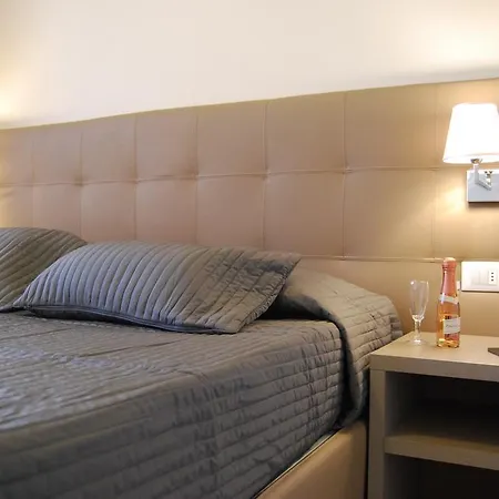 Aparthotel Residenze Al Colle Dei Pini 3*