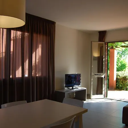 Residenze Al Colle Dei Pini Aparthotel 3*
