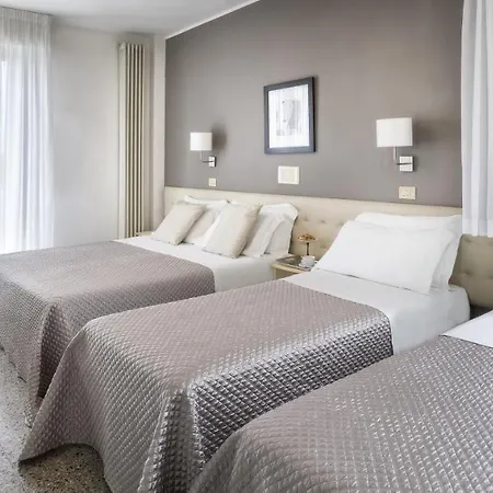 Hotel Carignano 3*