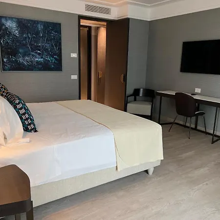 Ceccarini 9 호텔 4*