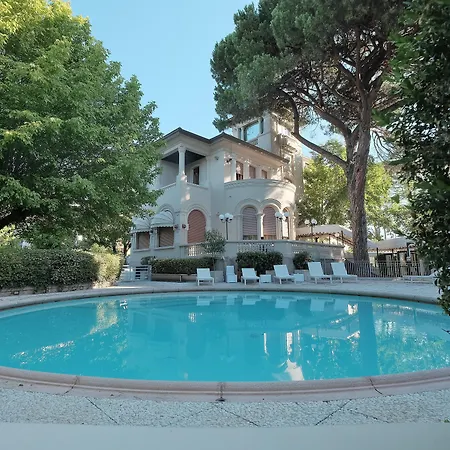 De La Hotel 4*
