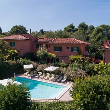 Residenze Al Colle Dei Pini Aparthotel 3*