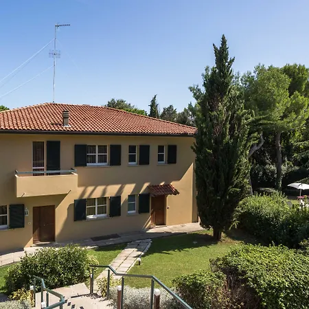 Residenze Al Colle Dei Pini Aparthotel