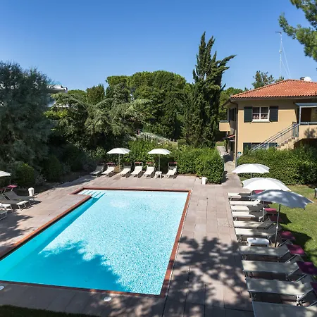 Residenze Al Colle Dei Pini Aparthotel 3*