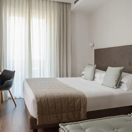 Hotel Select & -