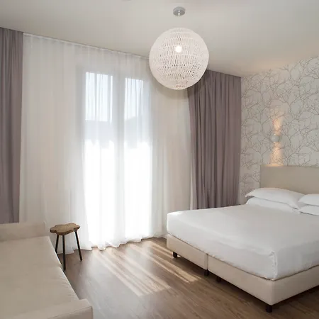 Hotel Select & -